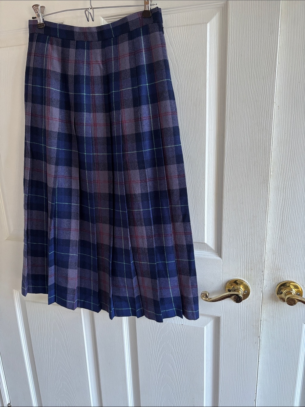 Pitlochry of Scotland vintage 100% pure wool pleated skirt. Waist 28”.Exc. cond.